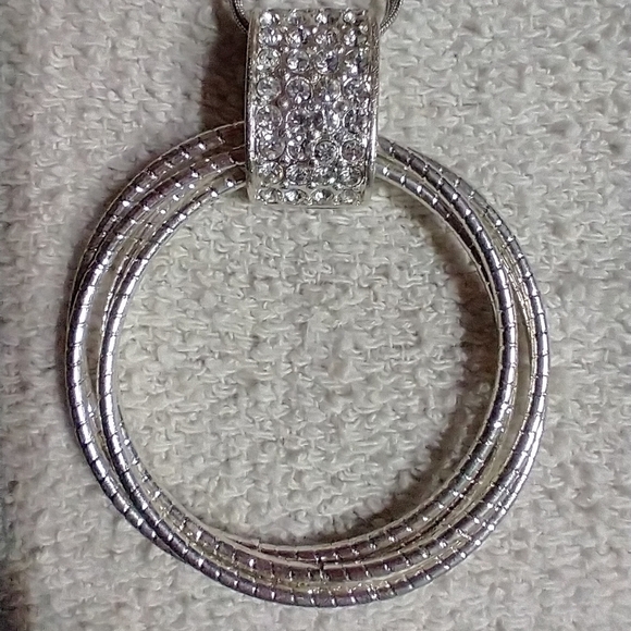 Lia Sophia silvertone crystal circles pendant triple snake chain necklace - Picture 4 of 5